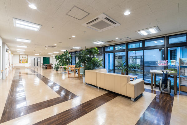 介護老人保健施設 アクアピア新百合（夜勤専従/パート）の介護福祉士求人メイン写真3