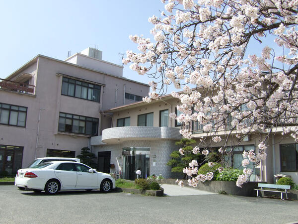 特別養護老人ホーム 萬寿園（常勤/契約社員）の介護福祉士求人の写真