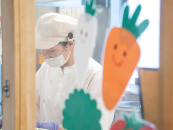 明日葉保育園 大山園（パート）の調理補助求人の写真