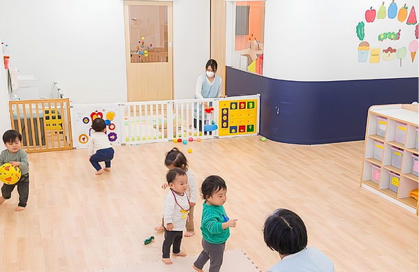 【院内保育園】東京西徳洲会病院 くじら保育室（夜勤パート）の看護師求人の写真