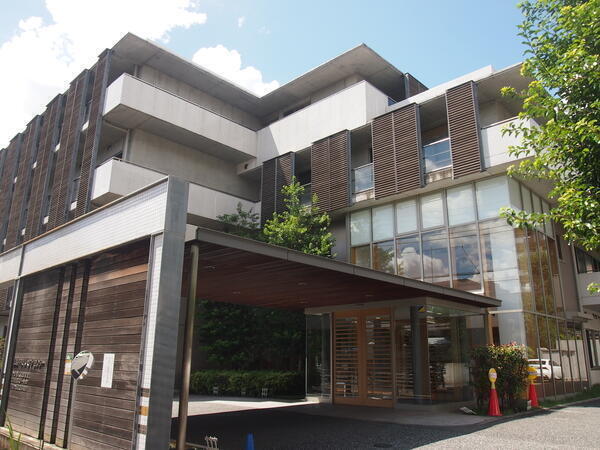 介護老人保健施設 三鷹中央リハケアセンター（夜勤専従パート）の看護師求人の写真
