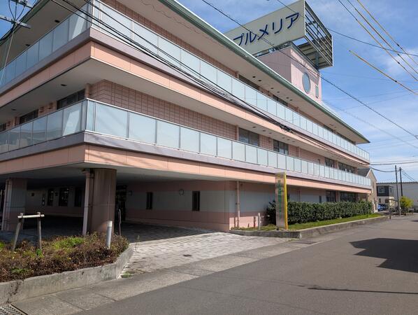 介護老人保健施設プルメリア(日勤常勤)の介護職求人の写真